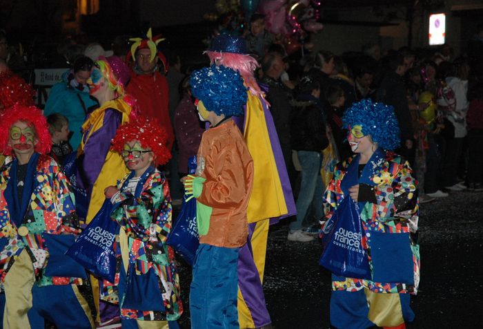 Carnaval nocturne à Ploërmel - Agrandir l'image, .JPG 400Ko (fenêtre modale)